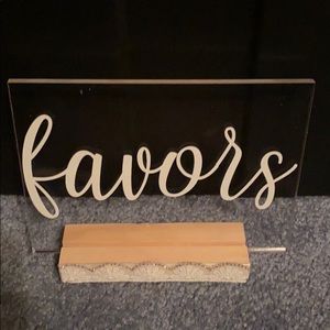 Favors sign